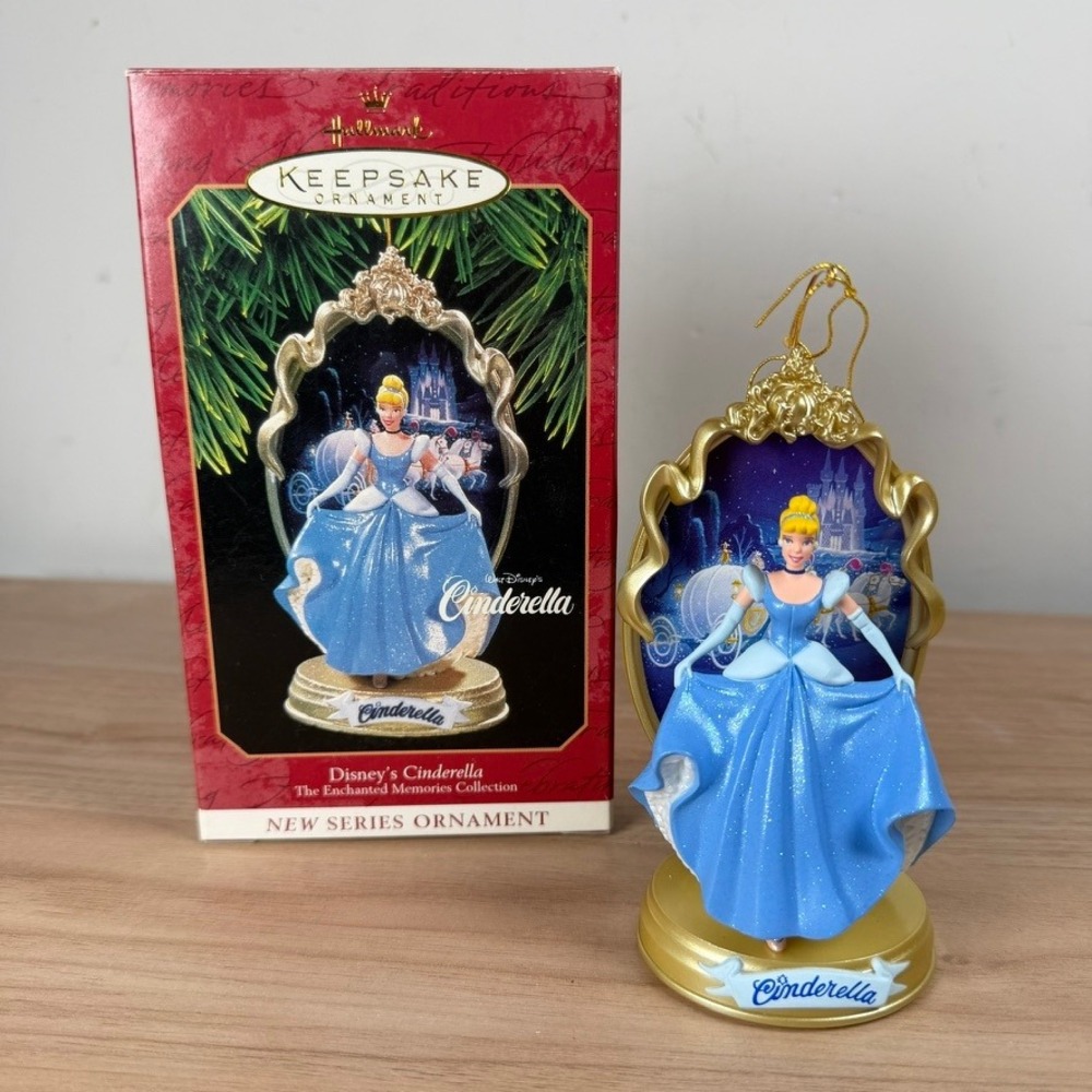 Hallmark Keepsake Ornament Disneys Cinderella Enchanted Memories Collection 1997